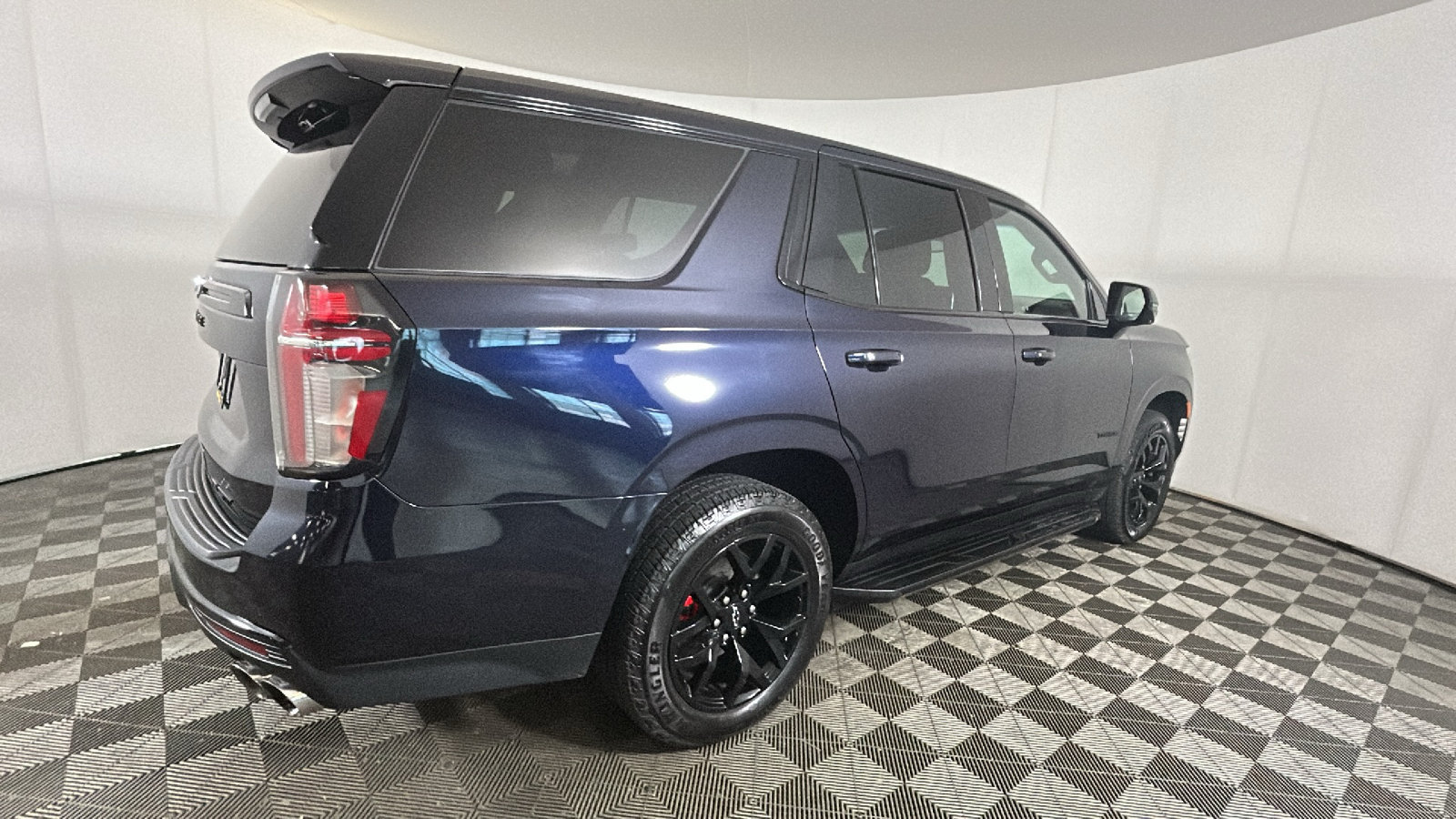 Used 2023 Chevrolet Tahoe RST w/ RST Performance Edition AWD/4WD image 3