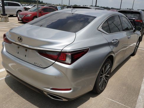 Used 2022 Lexus ES 350 w/ Premium Package FWD image 5