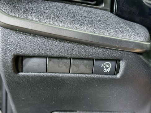 Used 2025 Nissan Kicks SV FWD image 17