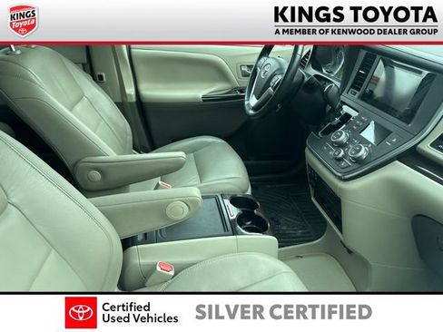 Used 2017 Toyota Sienna XLE Premium FWD image 9