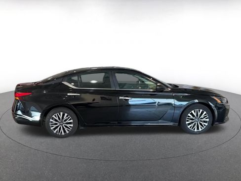 Used 2025 Nissan Altima 2.5 SV image 16
