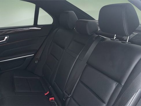 Used 2014 Mercedes-Benz E 350 4MATIC Sedan image 11