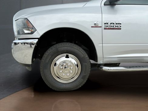 Used 2018 RAM 3500 Tradesman w/ Chrome Appearance Group image 8