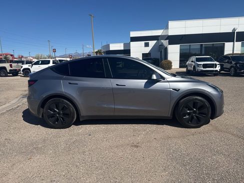 Used 2025 Tesla Model Y Long Range image 4