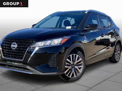 Used 2024 Nissan Kicks SV image 1