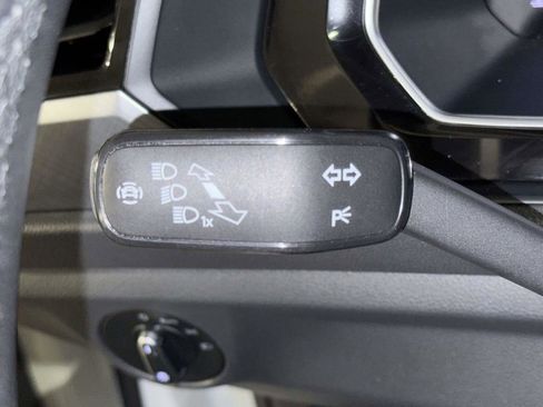 Used 2024 Volkswagen Jetta SE w/ Panoramic Sunroof Package FWD image 29