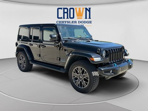 Used 2023 Jeep Wrangler Unlimited Sahara AWD/4WD image 1