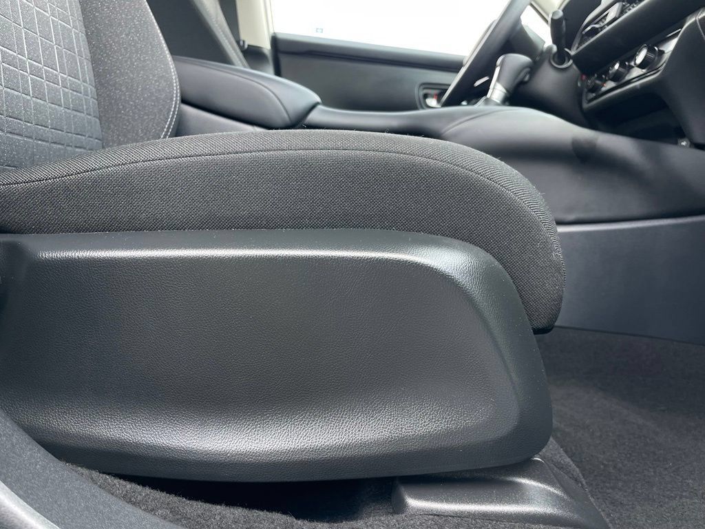 Certified 2025 Honda HR-V LX image 30