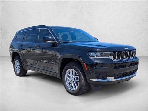 Used 2025 Jeep Grand Cherokee L Laredo RWD image 3