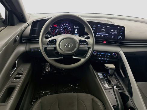 Used 2022 Hyundai Elantra SEL FWD image 17