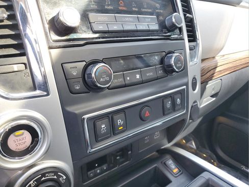 Used 2020 Nissan Titan SL w/ Moonroof Package image 20