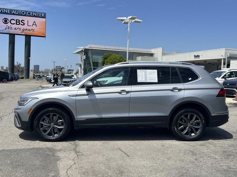 Certified 2023 Volkswagen Tiguan SE w/ Panoramic Sunroof Package FWD image 2