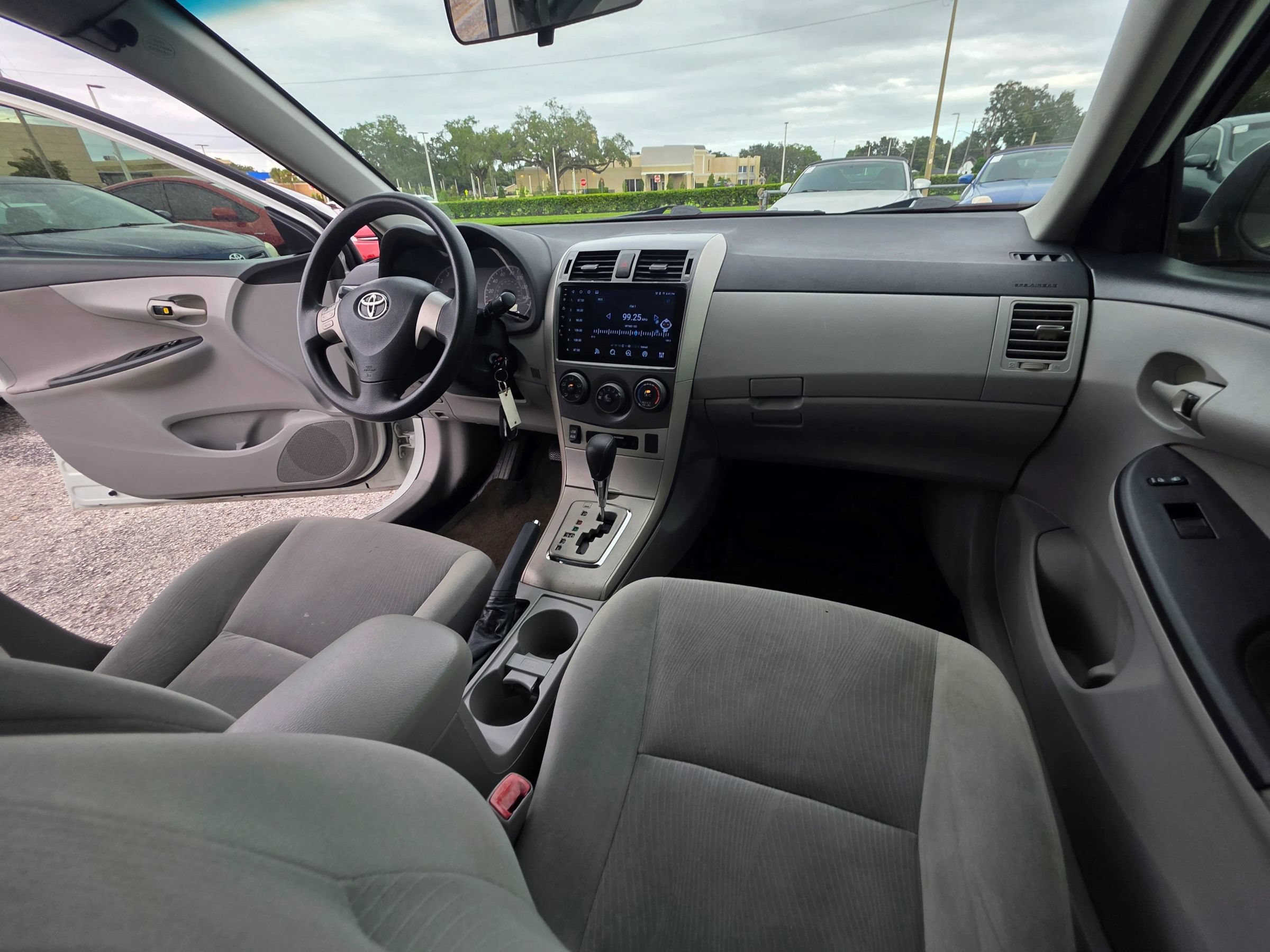Used 2013 Toyota Corolla LE FWD image 17