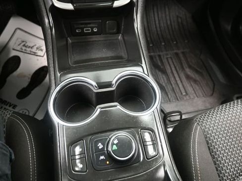 Used 2023 GMC Terrain SLE w/ Driver Convenience Package image 11