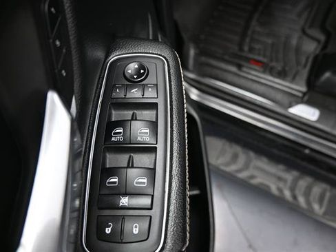 Used 2019 RAM 1500 Laramie AWD/4WD image 6