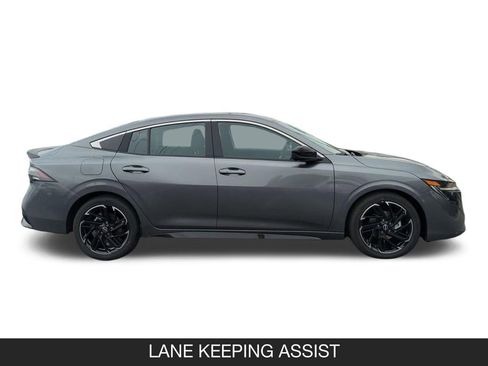 New 2026 Nissan Sentra SR w/ Floor Mat Package FWD image 6