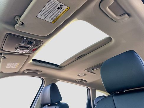 Used 2025 Kia Telluride EX w/ EX Captain's Chair Package image 23