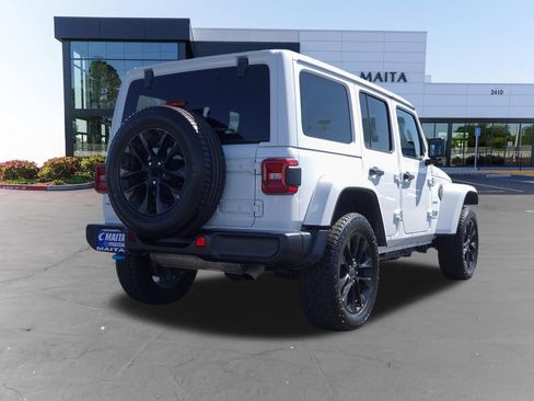Used 2024 Jeep Wrangler Unlimited Sahara AWD/4WD image 3