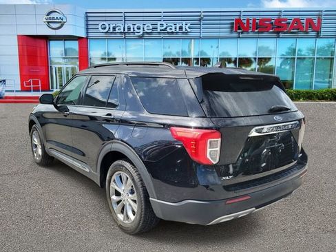 Used 2022 Ford Explorer XLT w/ Equipment Group 202A image 3