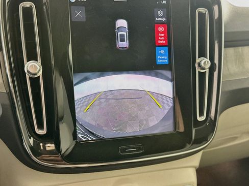 Used 2023 Volvo XC40 B4 Plus w/ Protection Package Premier FWD image 23