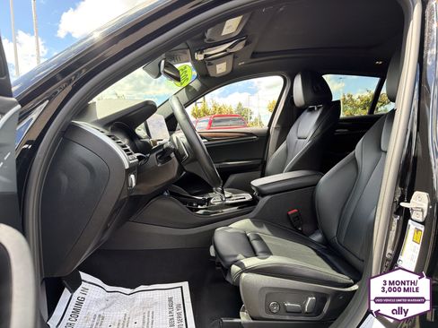 Used 2025 BMW X4 xDrive30i AWD/4WD image 9