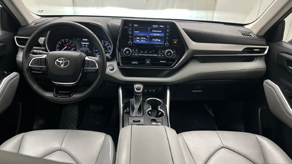 Certified 2021 Toyota Highlander XLE AWD/4WD image 28