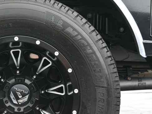 Used 2024 GMC Sierra 3500 SLT w/ SLT Convenience Package image 43