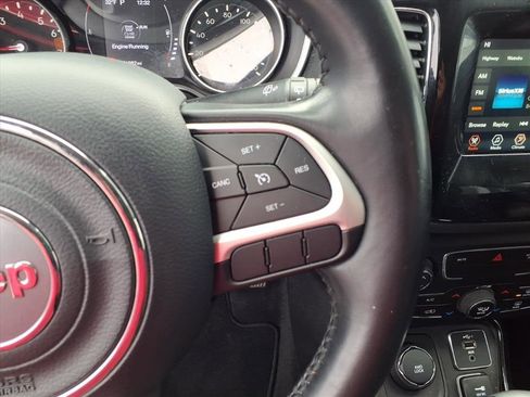 Used 2020 Jeep Compass Latitude image 28