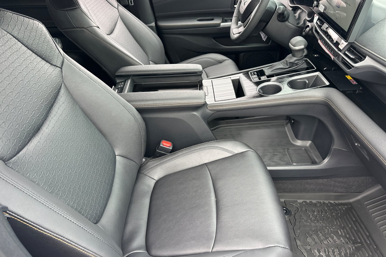 New 2026 Toyota Sienna XLE Woodland Edition AWD/4WD image 19