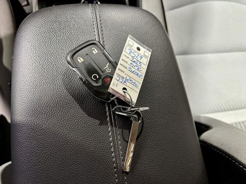 Used 2023 GMC Terrain SLE w/ Driver Convenience Package image 22