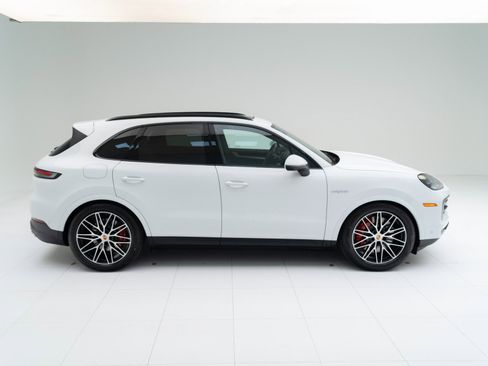 New 2026 Porsche Cayenne S image 8