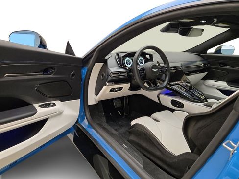 Used 2025 Aston Martin V8 Vantage Coupe image 16