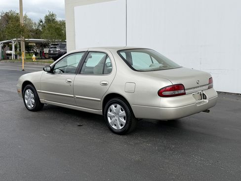 Used 1995 Nissan Altima SE image 3