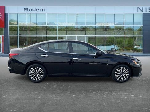 Certified 2025 Nissan Altima 2.5 SV FWD image 4