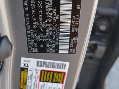 Used 2023 Toyota Highlander Limited AWD/4WD image 30
