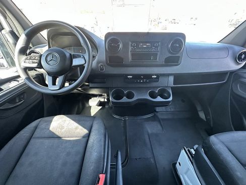 Used 2022 Mercedes-Benz Sprinter 2500 image 21
