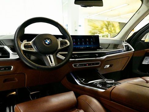 Used 2025 BMW X7 M60i image 12