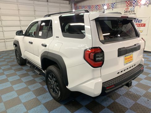 New 2026 Toyota 4Runner SR5 image 3