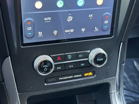 Used 2022 Ford Edge Titanium w/ Equipment Group 301A AWD/4WD image 17