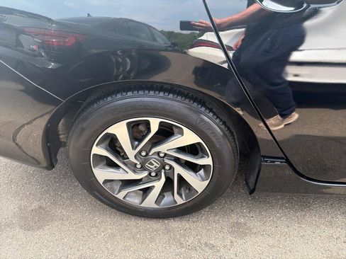 Used 2018 Honda Civic EX image 5