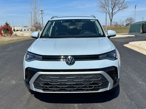New 2026 Volkswagen Taos SE AWD/4WD image 2