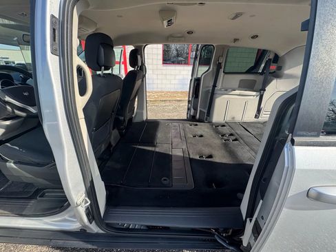 Used 2010 Dodge Grand Caravan SE w/ Climate Group image 24