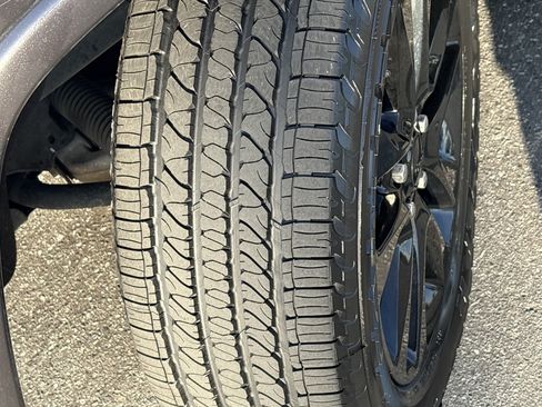 Used 2017 Jeep Grand Cherokee Altitude RWD image 13