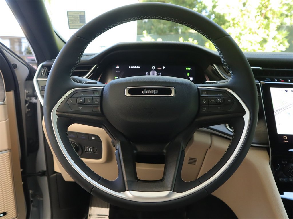 New 2023 Jeep Grand Cherokee Overland w/ Rear Seat Video Group I RWD image 9