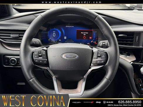 Used 2024 Ford Explorer Platinum w/ Technology Package AWD/4WD image 32