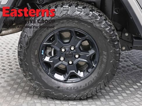 Used 2022 Jeep Wrangler Unlimited Rubicon 4xe w/ Cold Weather Group AWD/4WD image 32