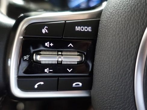 Used 2022 Kia Sorento SX FWD image 13