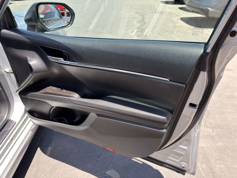 Used 2024 Toyota Camry SE w/ Convenience Package FWD image 11