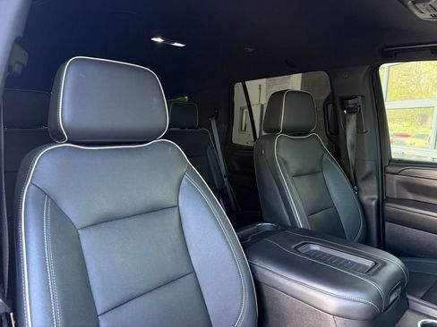 Used 2023 GMC Yukon SLT AWD/4WD image 25