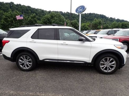 Used 2023 Ford Explorer XLT w/ Equipment Group 202A AWD/4WD image 10